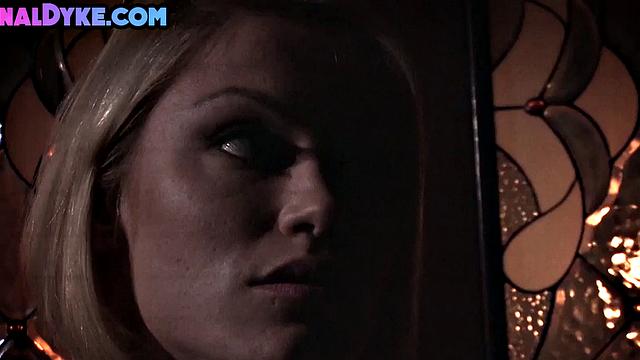 Asian anal dyke gapes asshole with speculum after being rimmed