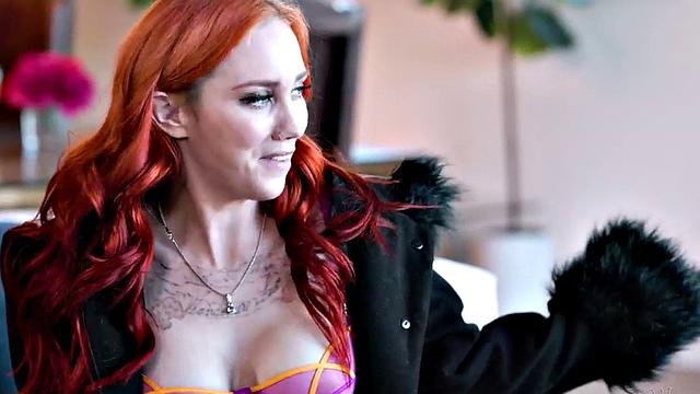 Dyke beauty seduces ginger b4 eating her pussy out