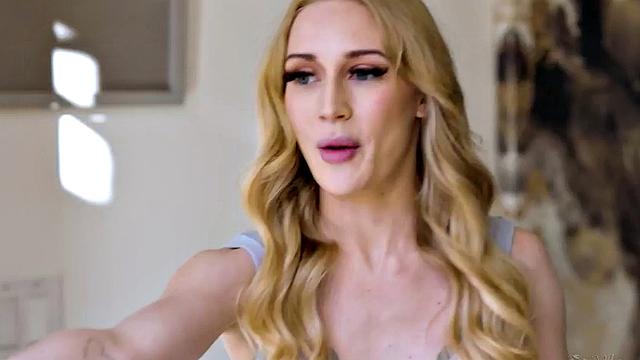 Dyke beauty seduces ginger b4 eating her pussy out