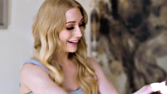 Dyke beauty seduces ginger b4 eating her pussy out