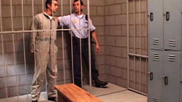 Давид Контрерас устраивает жаркий секс в форме и шутит про большие стволы