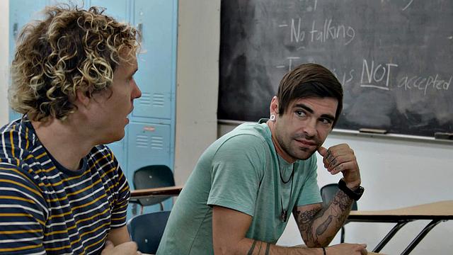 блондинка-преподша кайфует от большого члена в пизде