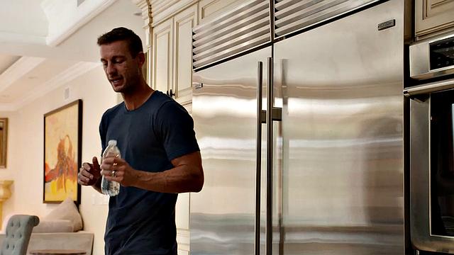 Kiera Croft plays with pussy before affair with friend's husband