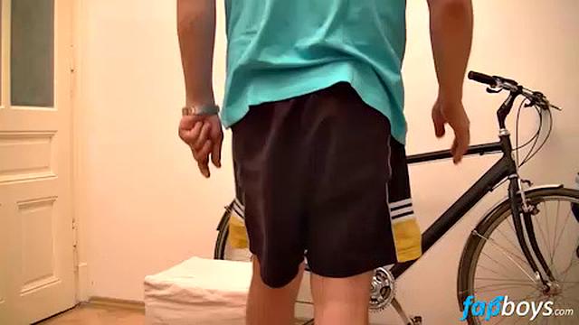 Horny Tomm Masturbates with Pleasure - Tomm