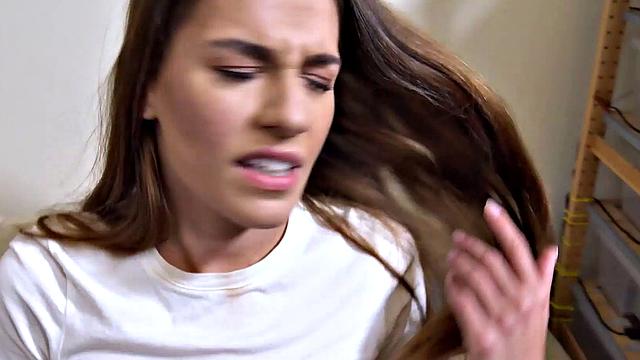 DEBT4k. Tiny debtor finds a solution by having sex with collector