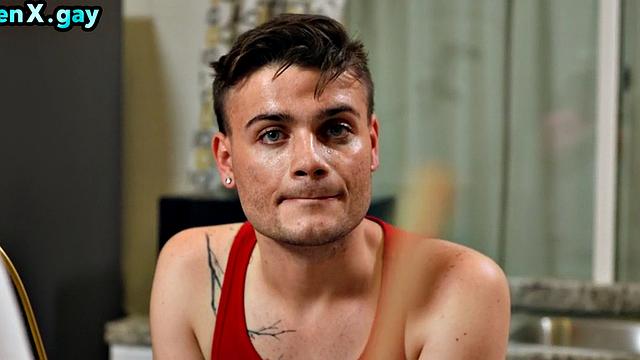 21yo twink deepthroats muscular BFF in kitchen before analfuck