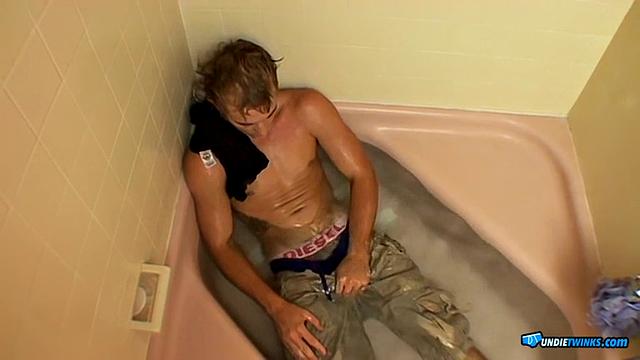 Kelly Cooper Enjoys Bath Time