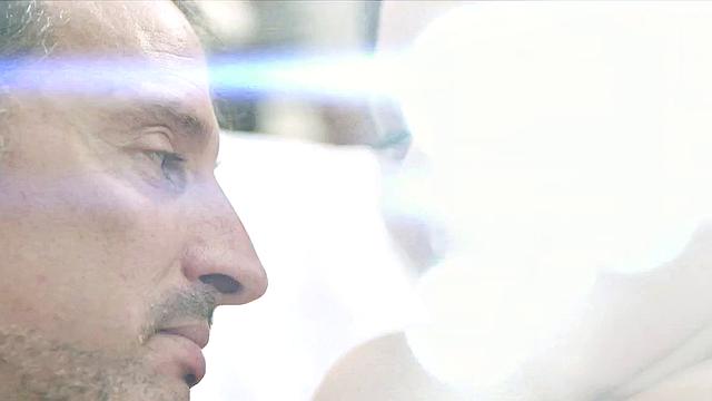 SinFul Celeste срывает неглиже и заглатывает член до упора