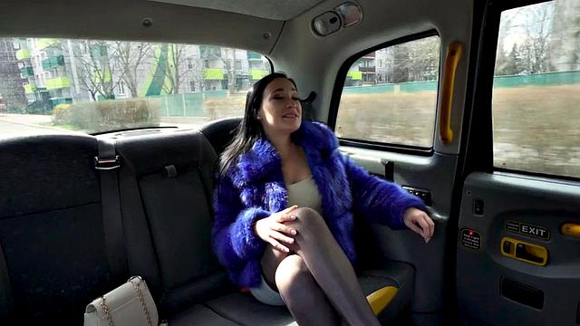 MILF pounded by taxidriver