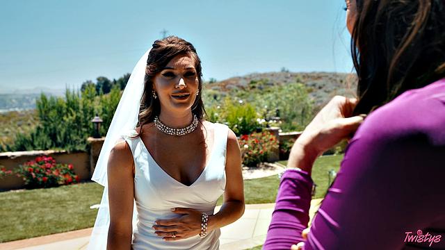 сбежавшая невеста нашла утешение в женском кунилингусе