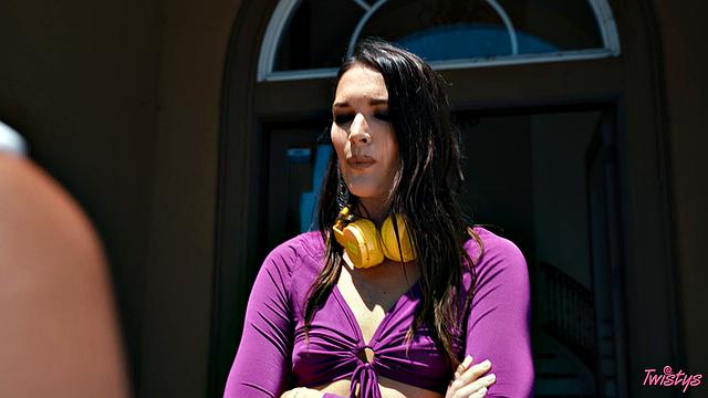 сбежавшая невеста нашла утешение в женском кунилингусе