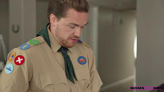 Moms Scout Leader - S16:E4