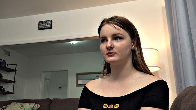 Eliza Eves жарко трахается в миссионерской и сосёт с удовольствием