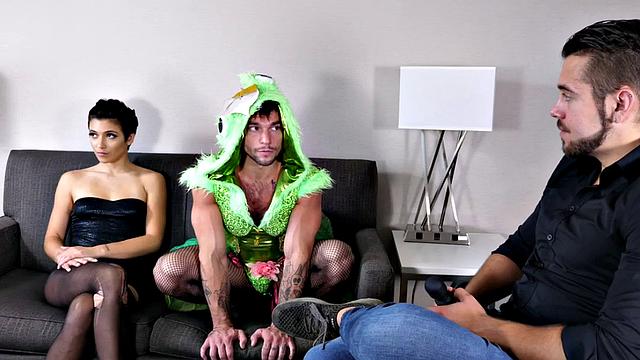 Babe rides bisexual after rimming and cocksucking