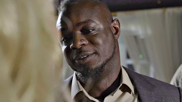 блондинка в баре жаждет bbc, муж снимает жаркую измену