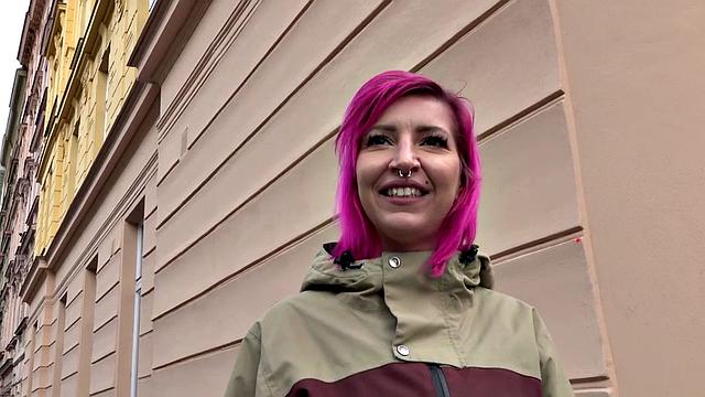 Чешская красотка сосёт за деньги и получает по полной