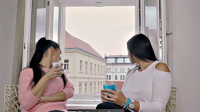 татуированная milf выдерживает двойной анал от двух жеребцов