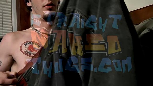 Голый рокер дрочит свой член - Axel