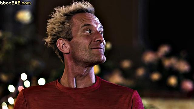 Stunning 21yo babe pussypounded while sucking in 3some