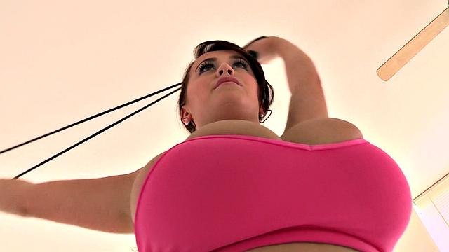 Leanne's Bouncing Boobs