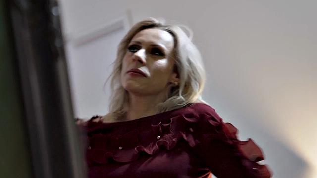 Blond Milf Joins Couple In 3Some iWth Petite Ebony