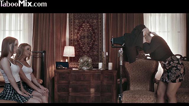 High-class lesbians scissoring with baes