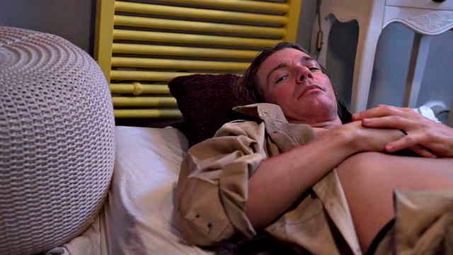 Hostel MILFs sharing cock after pussylicking in 3-way