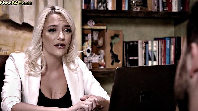 Огненная начальница не может устоять - трахается с подчинённым в офисе