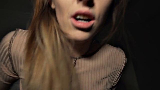 на первом свидании в колготках - садится сверху и не слазит