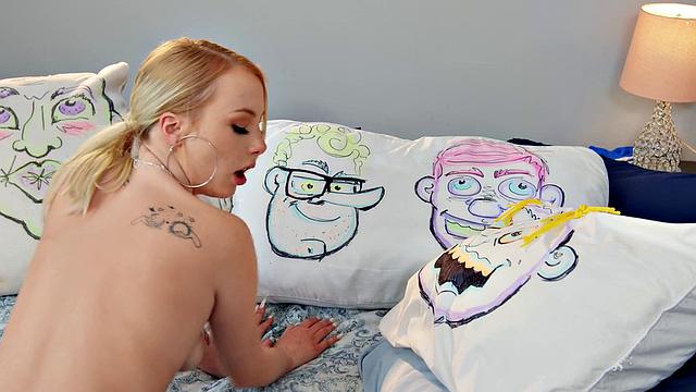 Two bald guys bang their way to pillow domination in the bedroom