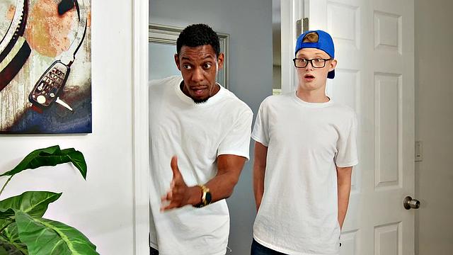 Two bald guys bang their way to pillow domination in the bedroom