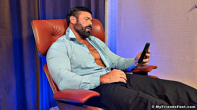 Boss Joey Jacks Off Barefoot - Joey