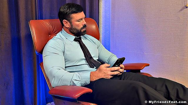 Boss Joey Jacks Off Barefoot - Joey