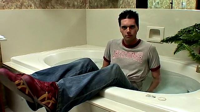 Blasting in the Bathtub with Ash - Ash