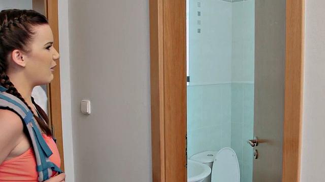 Inked hostel babe got pounded after deepthroat