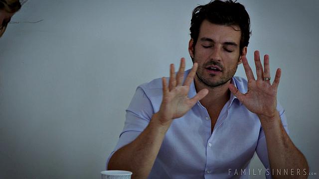 Khloe Kapri не выдержала - призналась начальнику, что хочет его, и дала прямо в офисе.