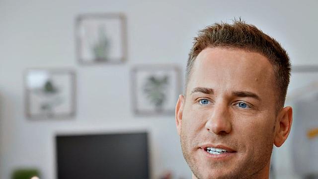 Eager guy masturbating in solo session