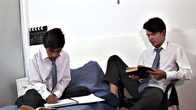 Latin twinks breeding doggy-style for cumshot on DILF's ass