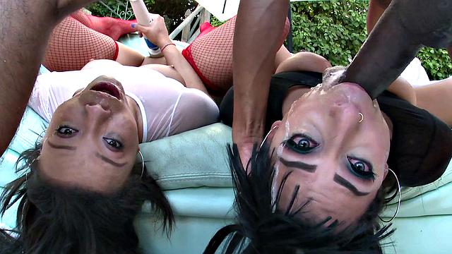 Adriana and Valentina's Luscious Lip Lesson