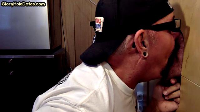 Homemade DILF sucks and wanks through gloryhole