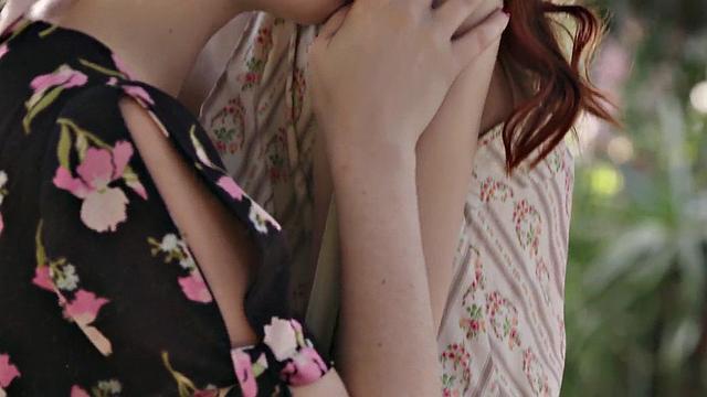 Petite Lesbian pussylicking her GF