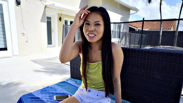 Petite Asian Stretched