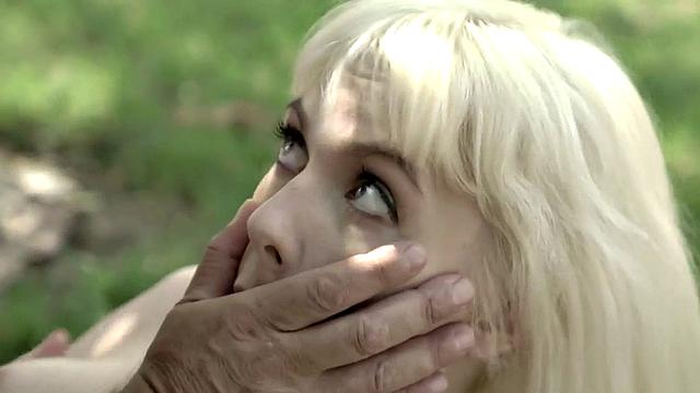 Mature dude ramming cute babe doggystyle outdoor