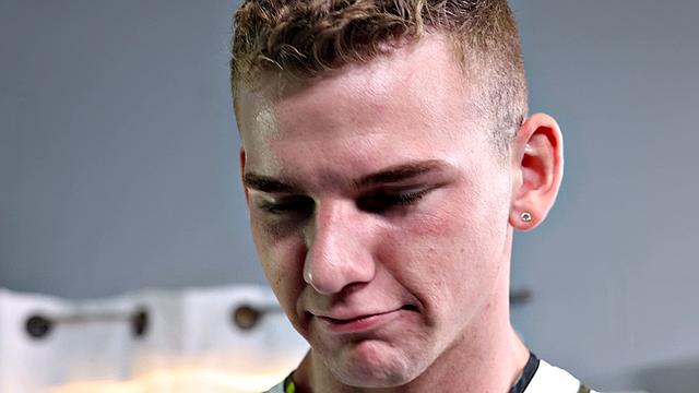 Доктор-отчим знает: лечить член надо через задницу