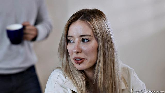 The Hot Wives 6 Scene 3 - Smokin' Lady