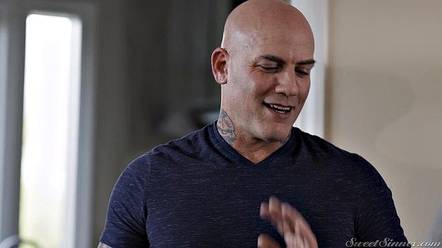 The Hot Wives 6 Scene 3 - Smokin' Lady