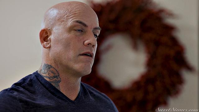 The Hot Wives 6 Scene 3 - Smokin' Lady