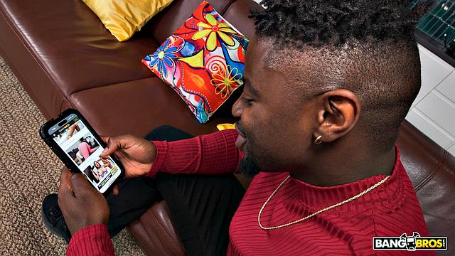 Сара Ретали раскрывает себя перед Нельсоном Мандинго и дает почувствовать, как трахают настоящую порнозвезду.