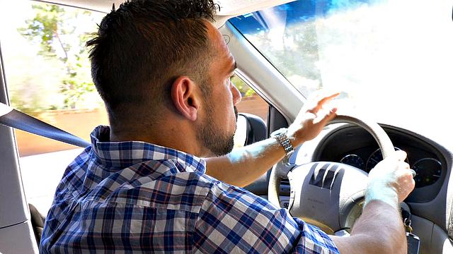 Сами Паркер соблазняет отчима своими грязными уловками