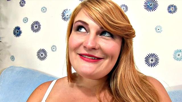 Thick Tiffany Star uses sex toys